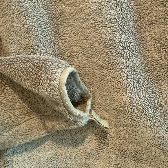 The North Face Women’s Gray Fleece Jacket - Picture 9 of 9